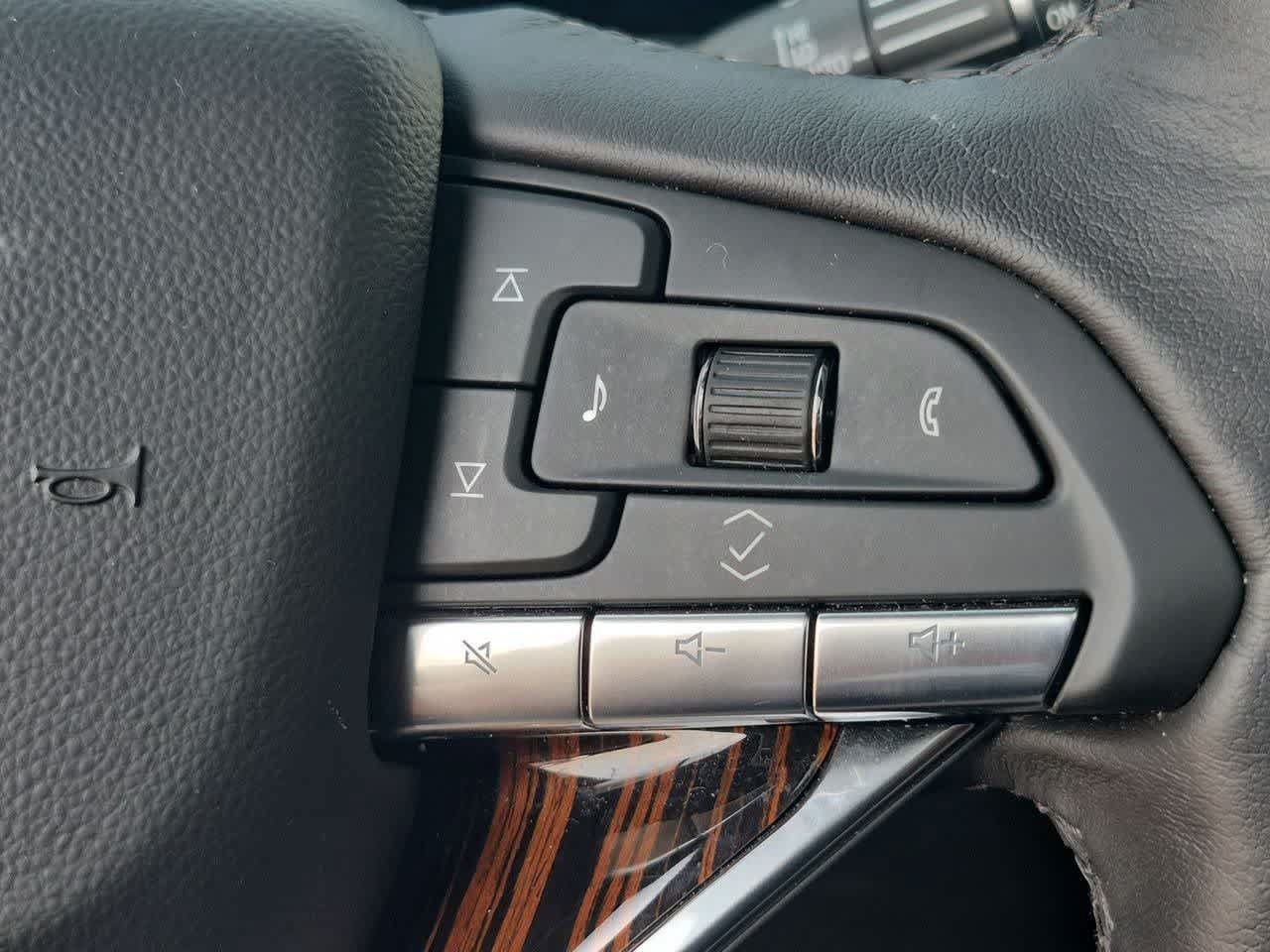 Used 2023 Cadillac Escalade ESV Premium Luxury AWD/4WD image 19
