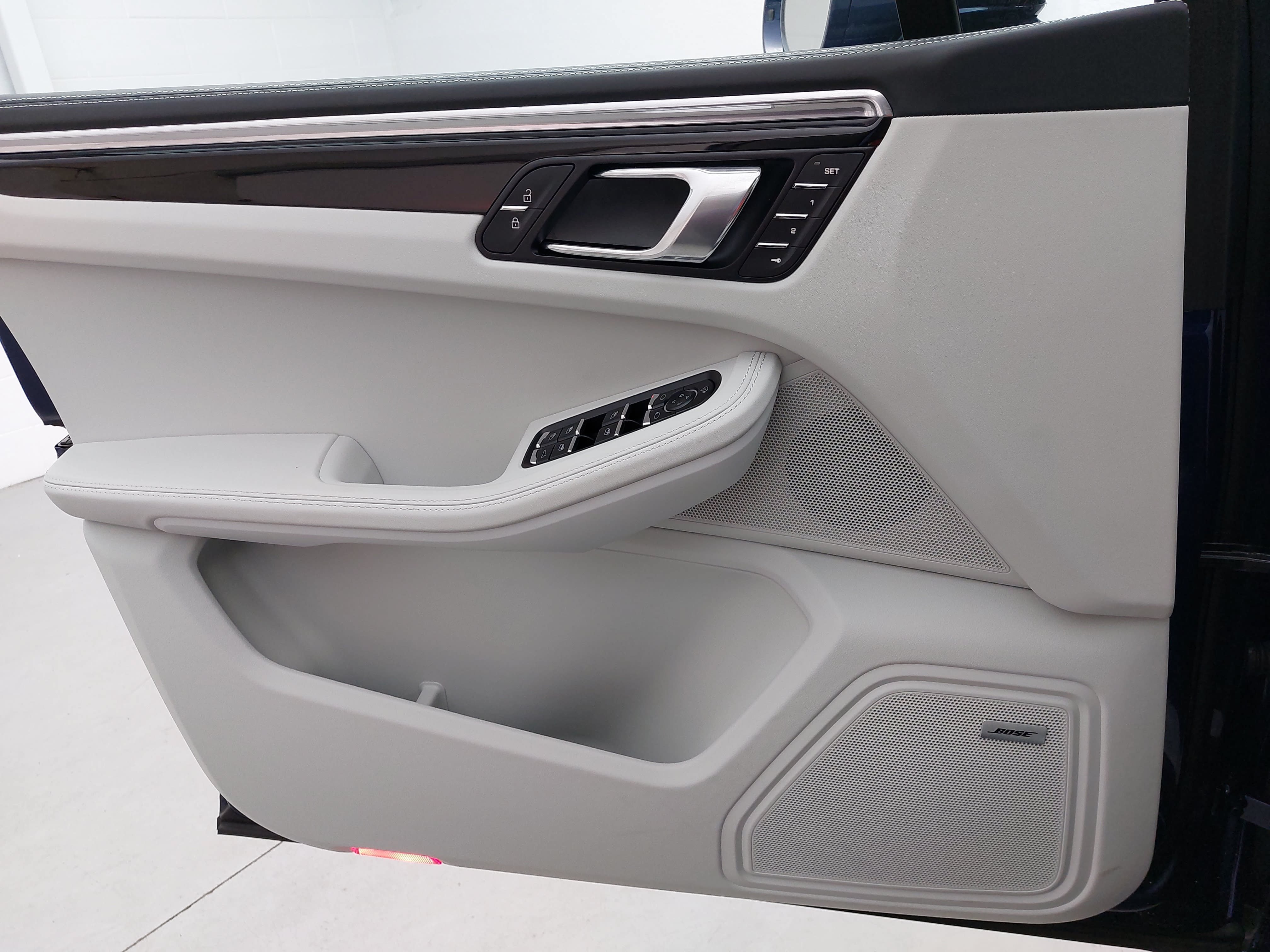 Certified 2026 Porsche Macan AWD/4WD image 29
