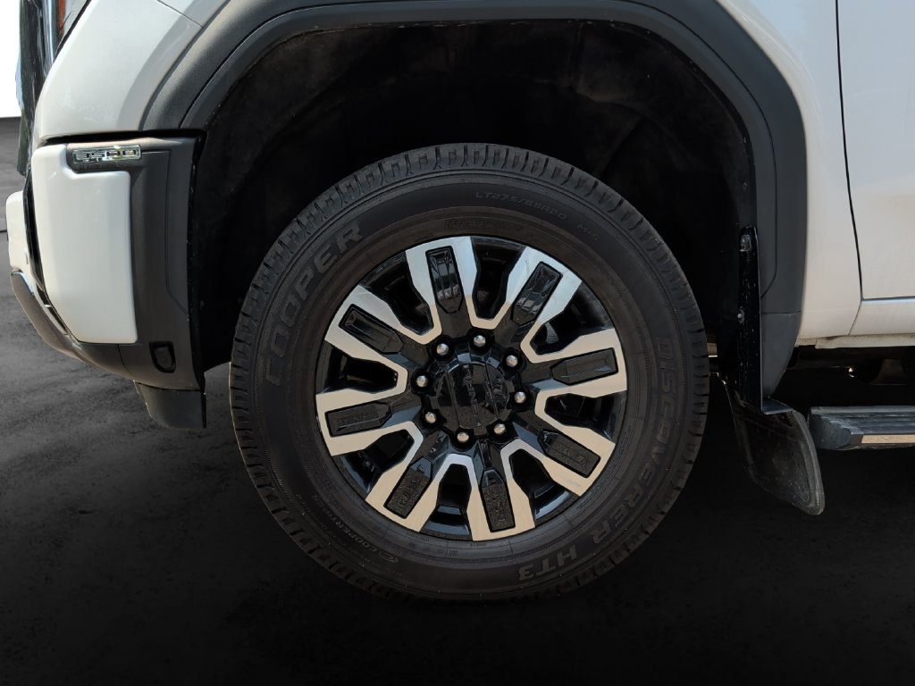 Used 2024 GMC Sierra 3500 Denali Ultimate AWD/4WD image 9