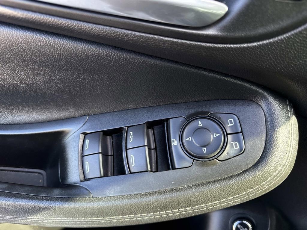 Used 2022 Buick Encore GX Essence w/ Advanced Technology Package image 21