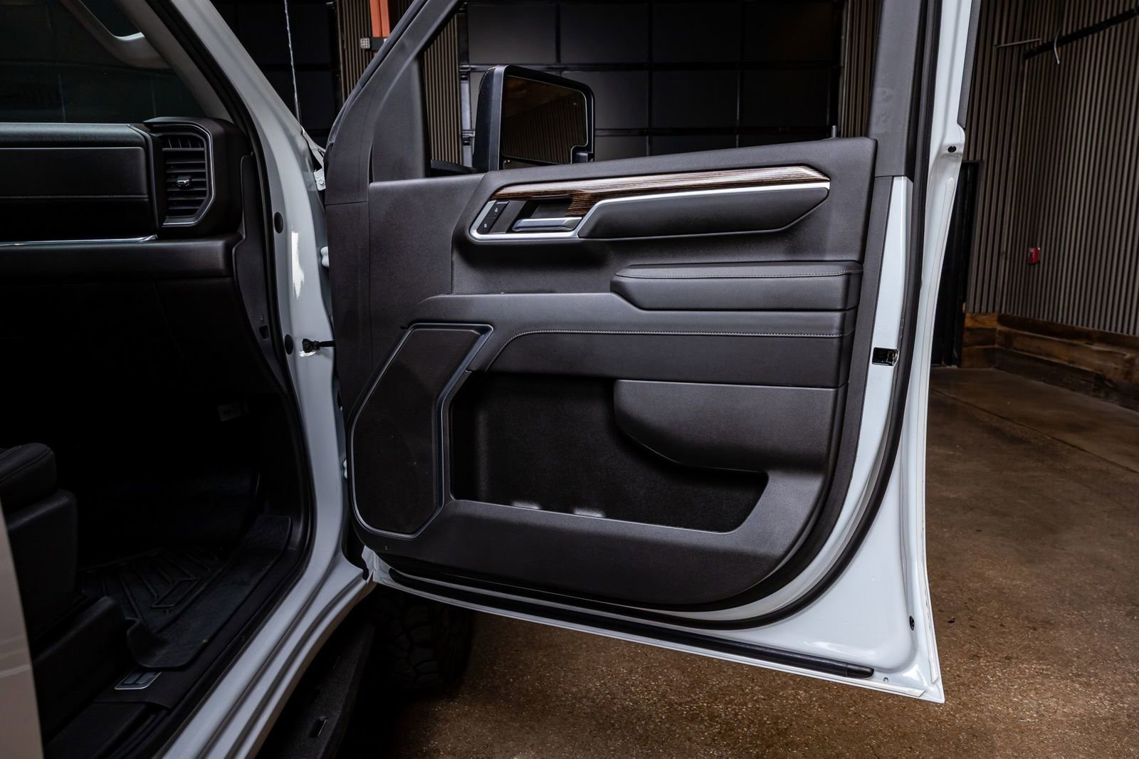 Used 2024 GMC Sierra 3500 SLE image 37