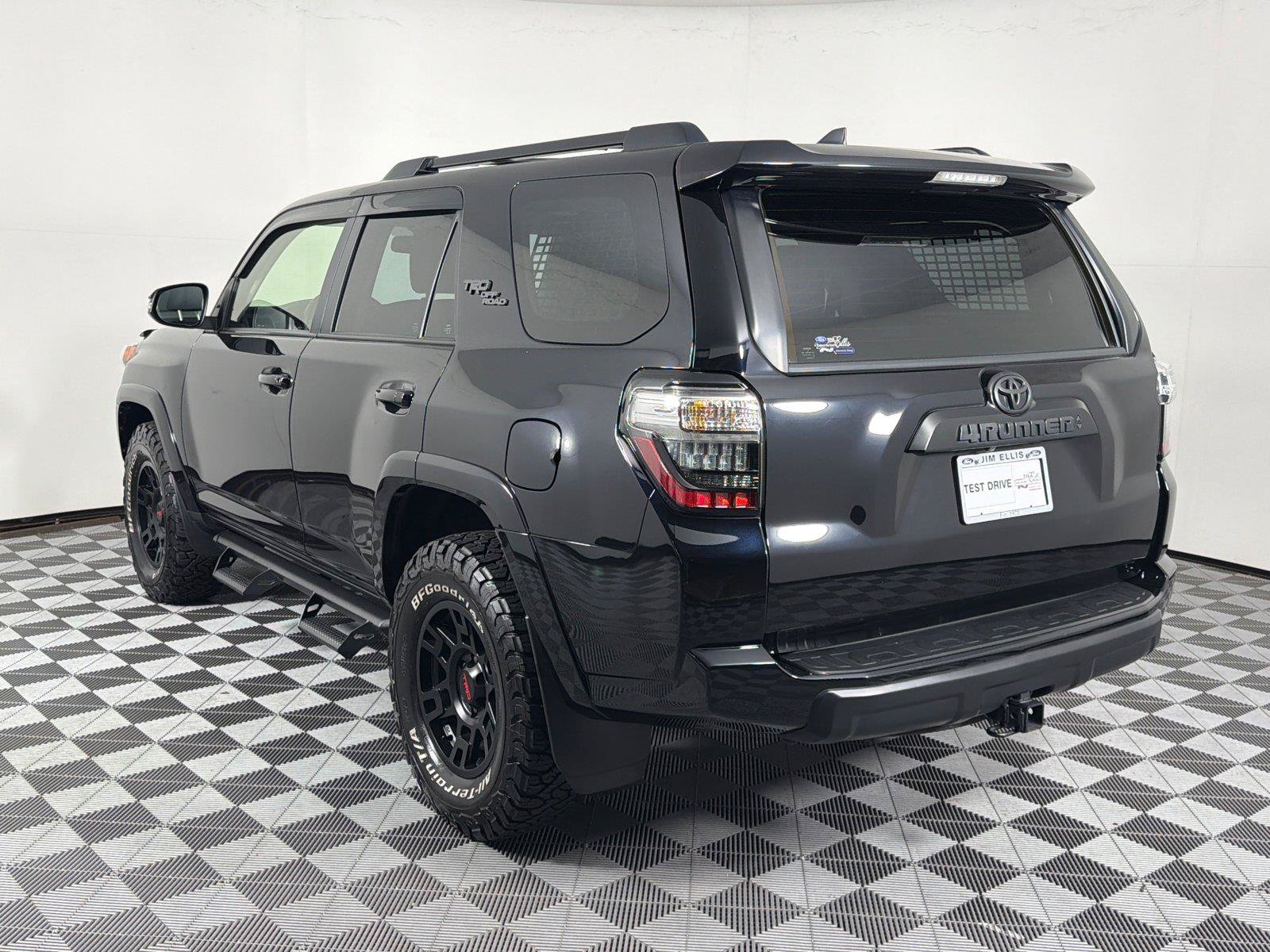 Used 2024 Toyota 4Runner TRD Off-Road Premium w/ Off Road Premium Plus Package AWD/4WD image 5