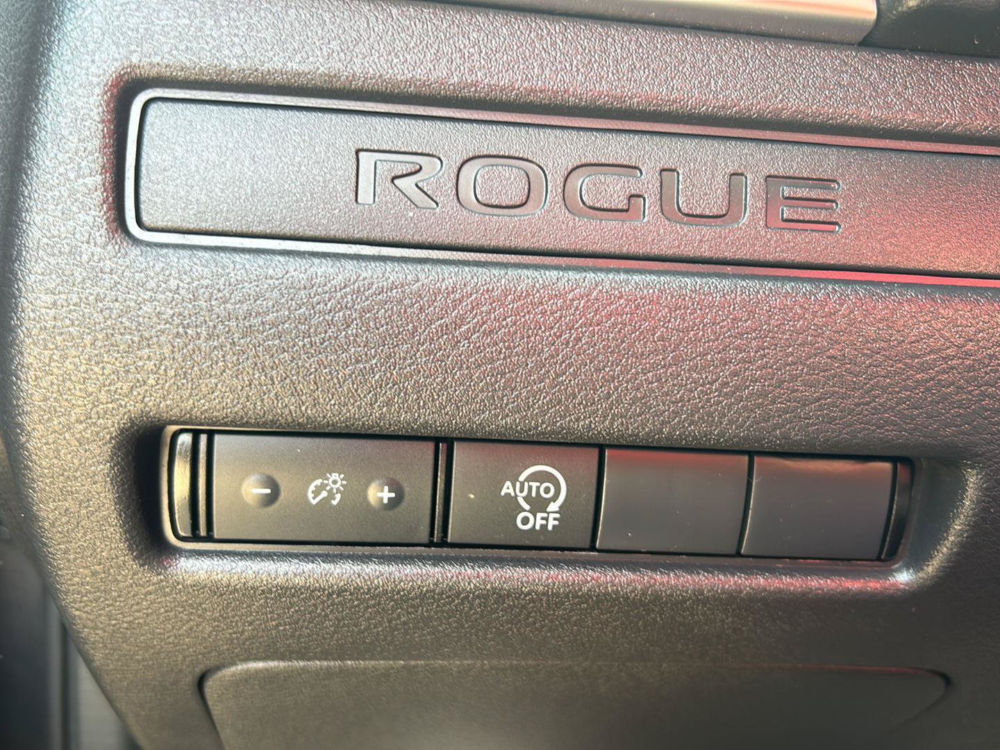 Used 2025 Nissan Rogue S AWD/4WD image 12