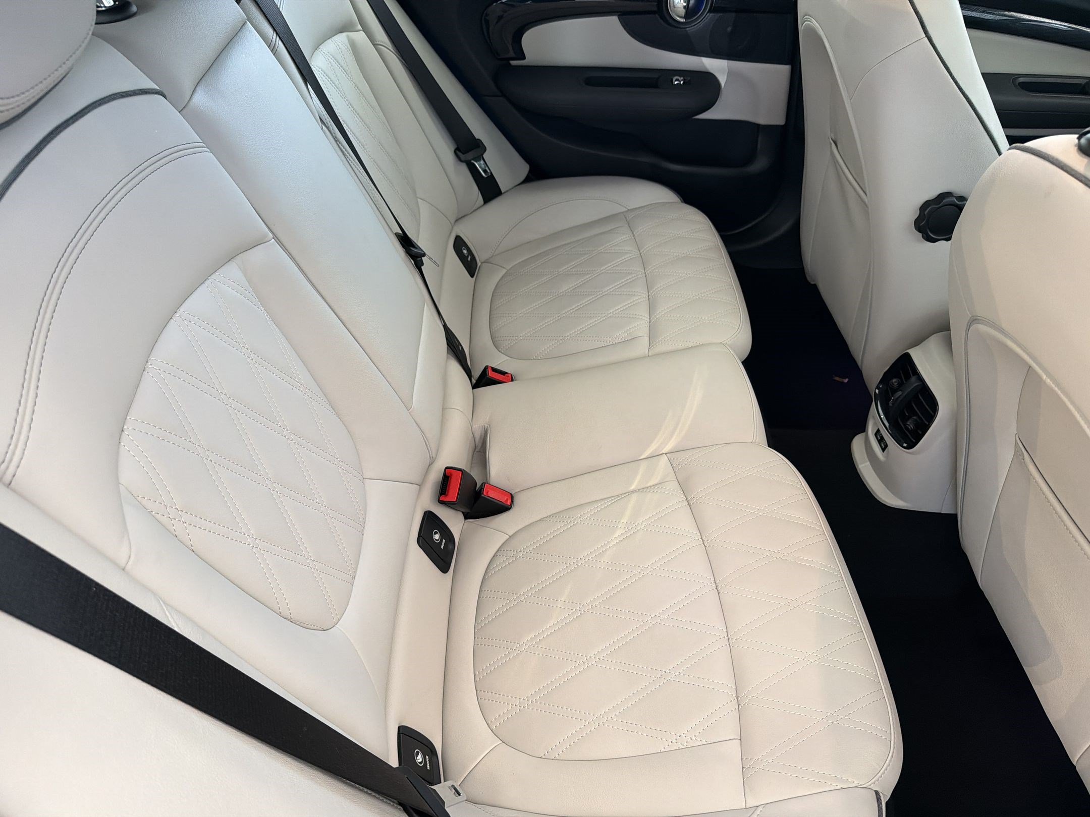 Certified 2024 MINI Cooper Clubman S w/ Signature Upholstery Package FWD image 32