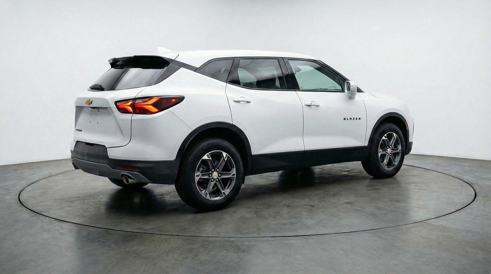 Used 2025 Chevrolet Blazer LT image 9