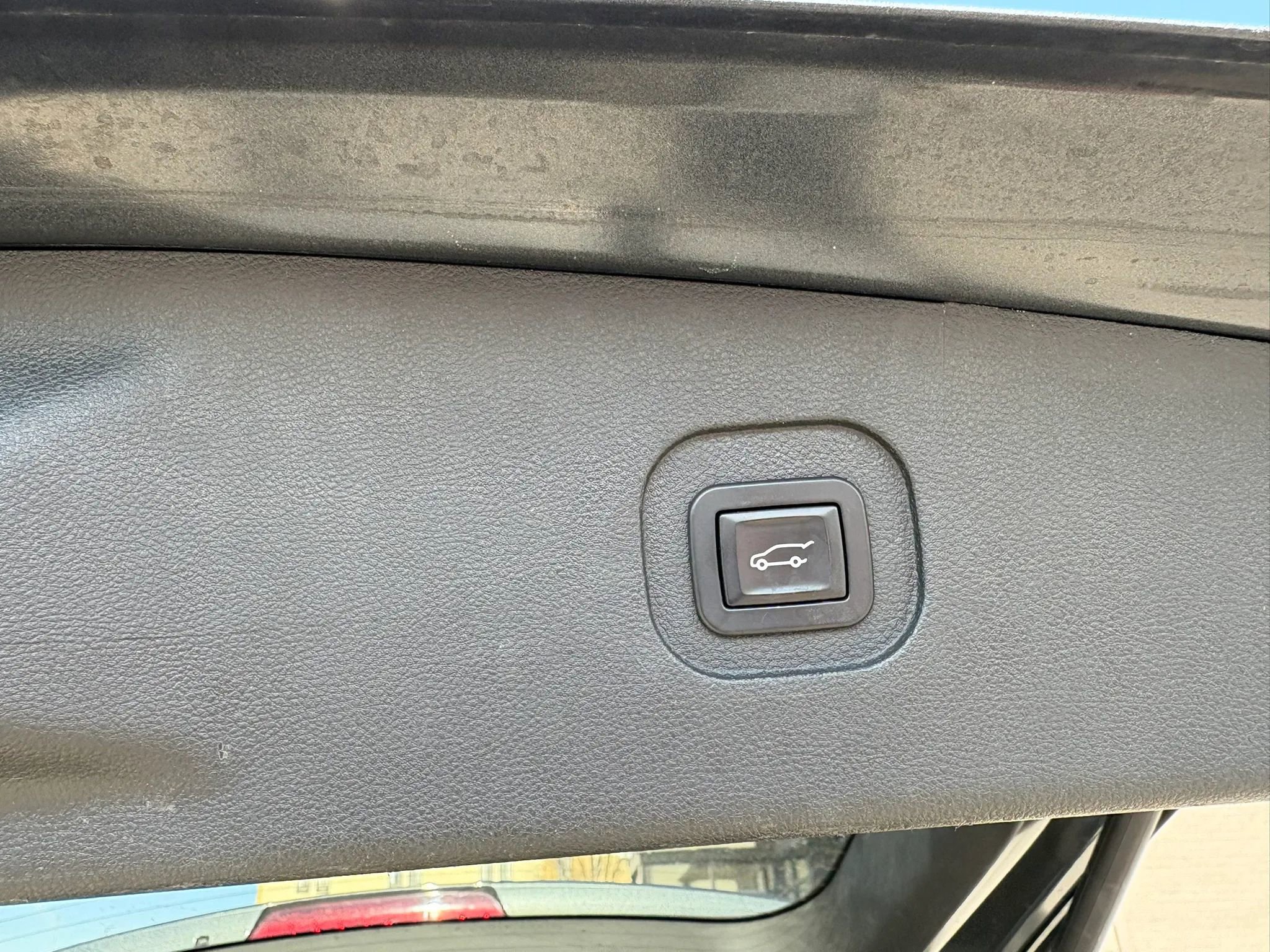 Used 2017 Chevrolet Equinox Premier w/ Enhanced Convenience Package image 11