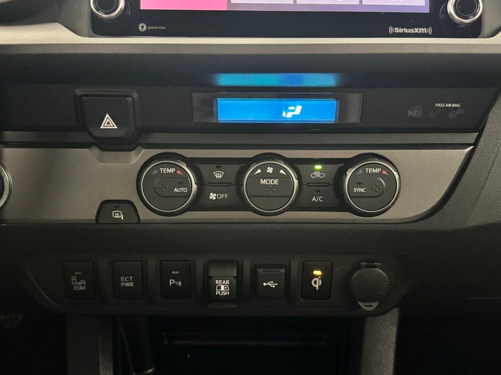 Used 2022 Toyota Tacoma TRD Sport w/ Technology Package image 17