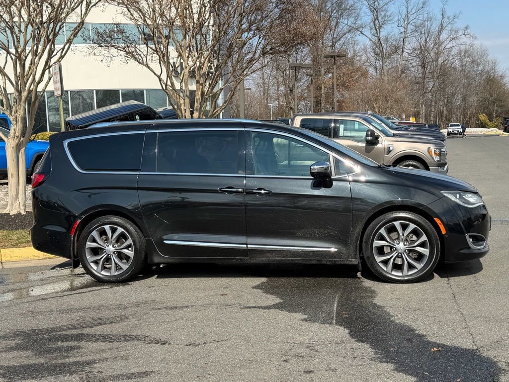 Used 2020 Chrysler Pacifica Limited image 5