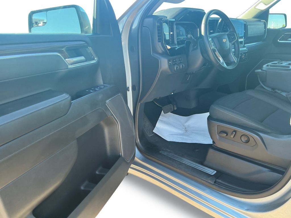 Used 2025 Chevrolet Silverado 1500 LT AWD/4WD image 23