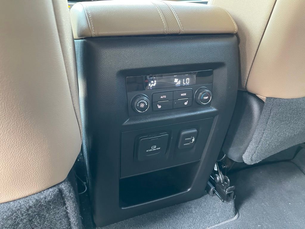 Used 2023 Chevrolet Traverse Premier image 19