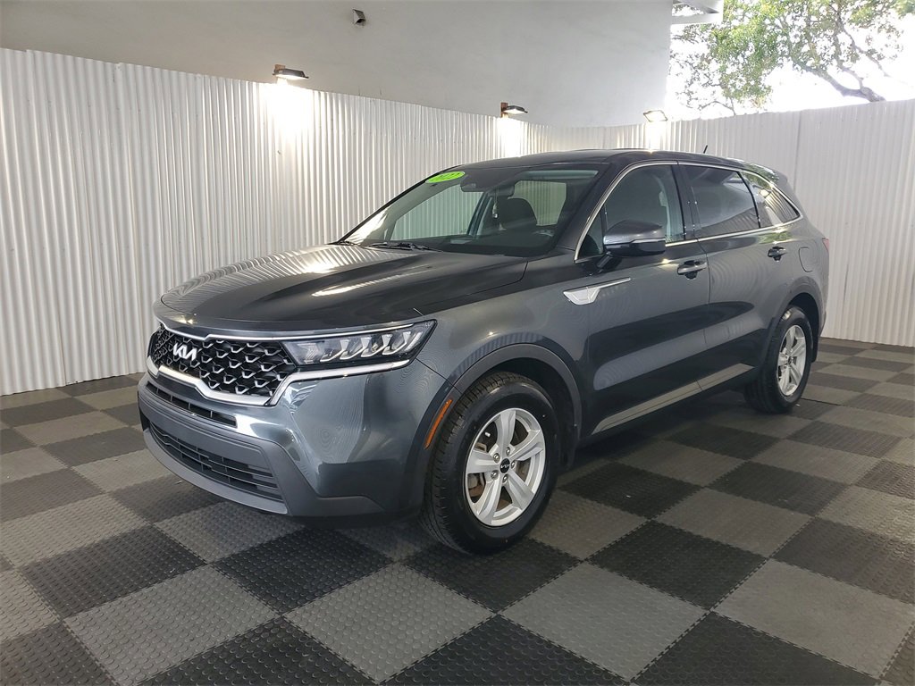 Used 2022 Kia Sorento LX image 3