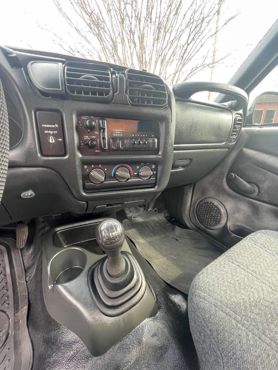 Used 1999 Chevrolet S10 Pickup 2WD Regular Cab image 14