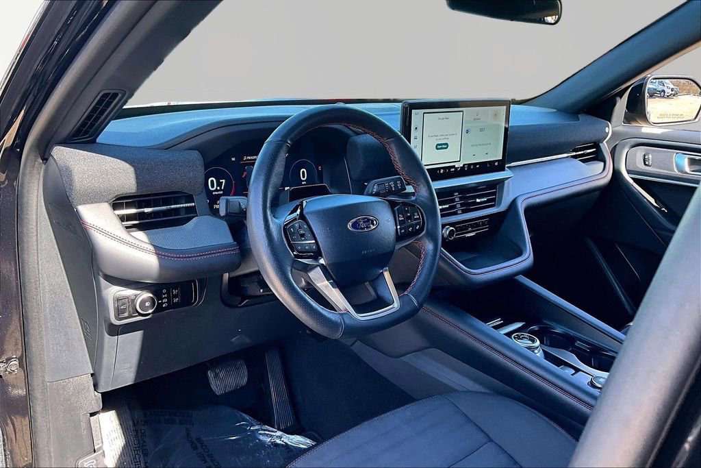 Certified 2025 Ford Explorer ST-Line w/ ST-Line Street Pack image 14