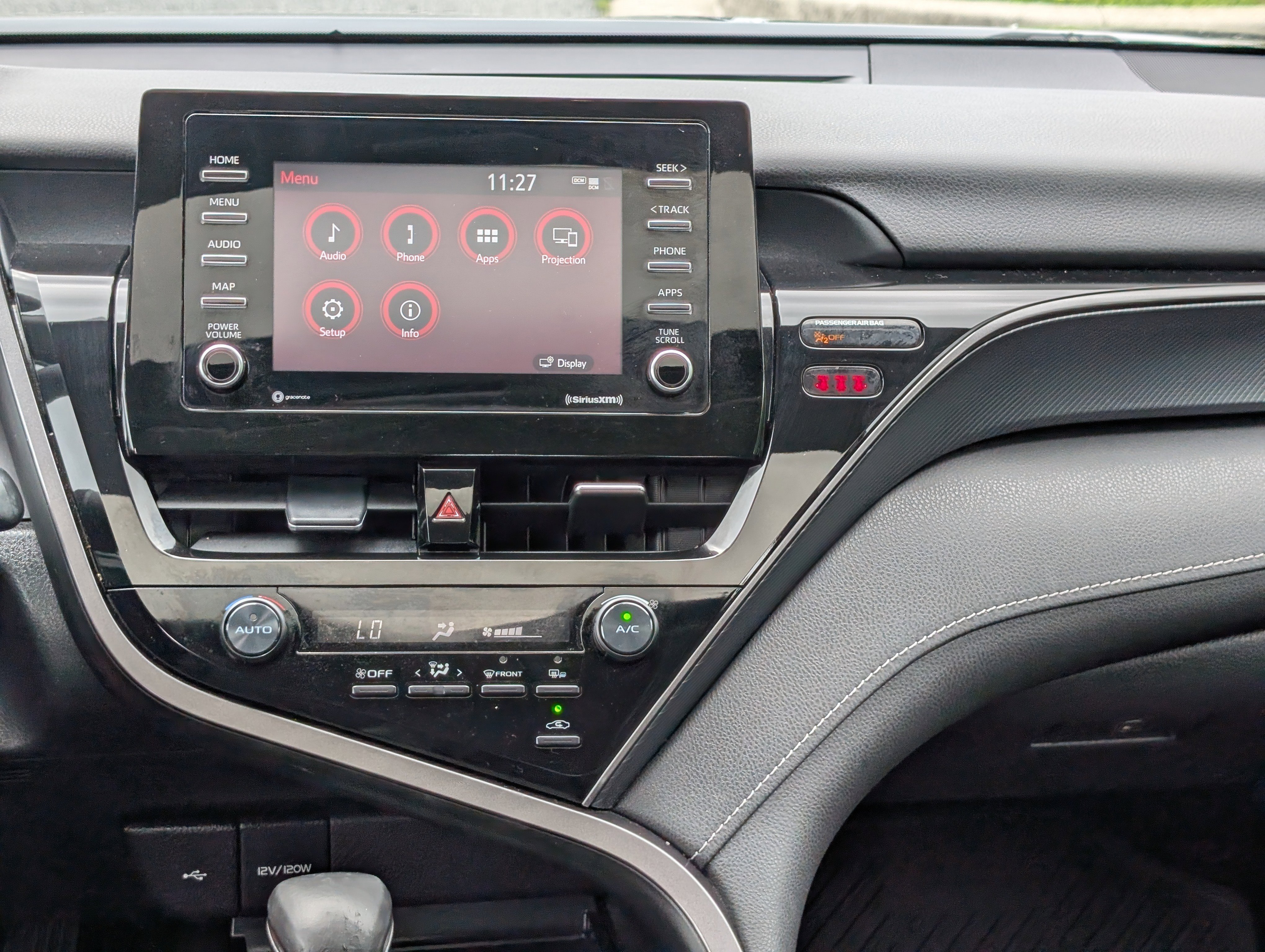 Used 2021 Toyota Camry SE image 18