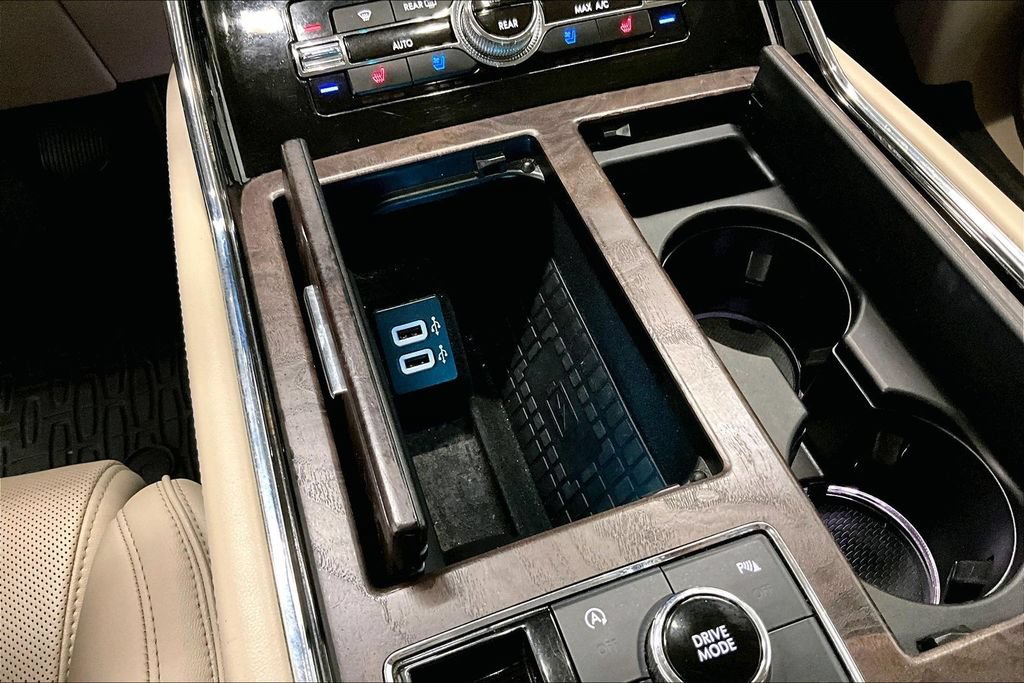 Used 2018 Lincoln Navigator Select w/ Technology Package AWD/4WD image 16