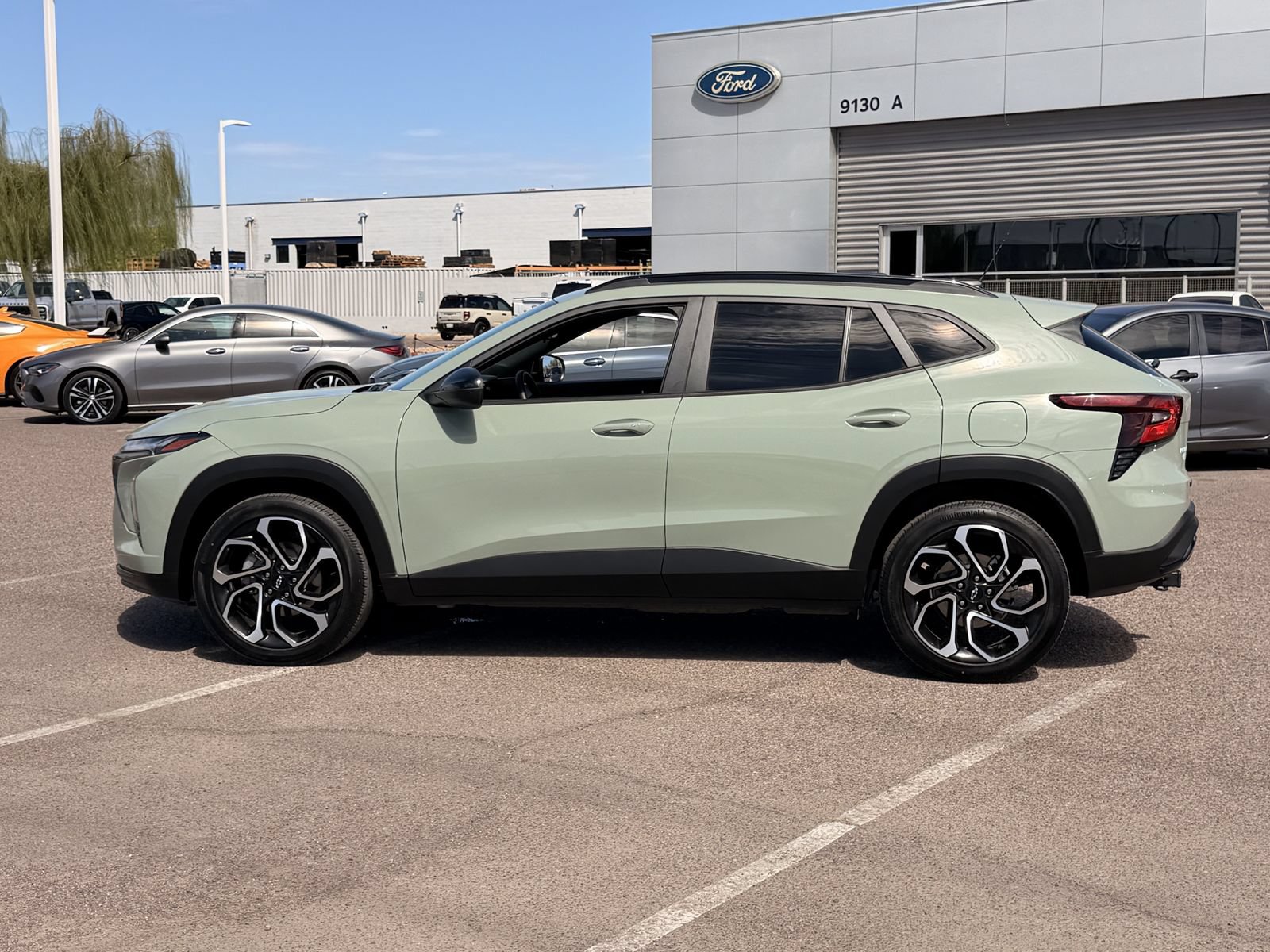 Used 2024 Chevrolet Trax RS w/ Sunroof Package FWD image 38