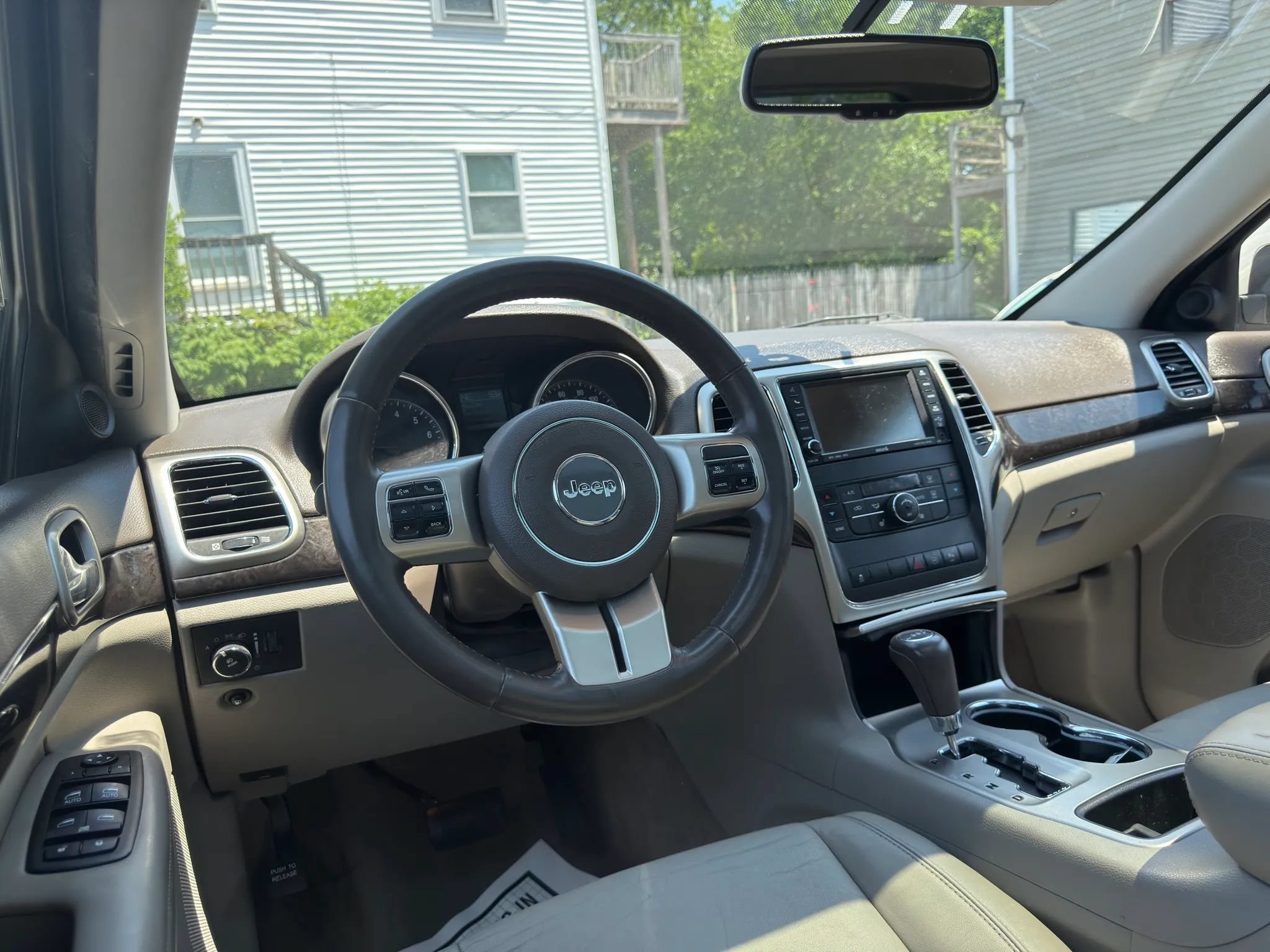Used 2011 Jeep Grand Cherokee Laredo AWD/4WD image 29
