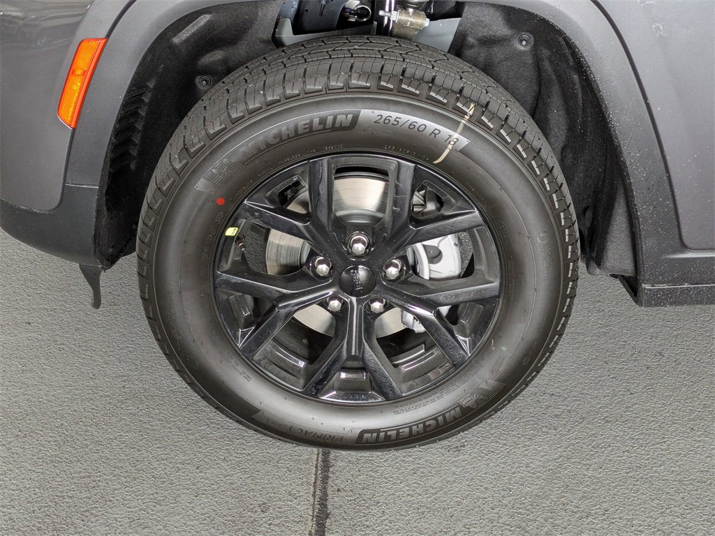 New 2025 Jeep Grand Cherokee Altitude image 11