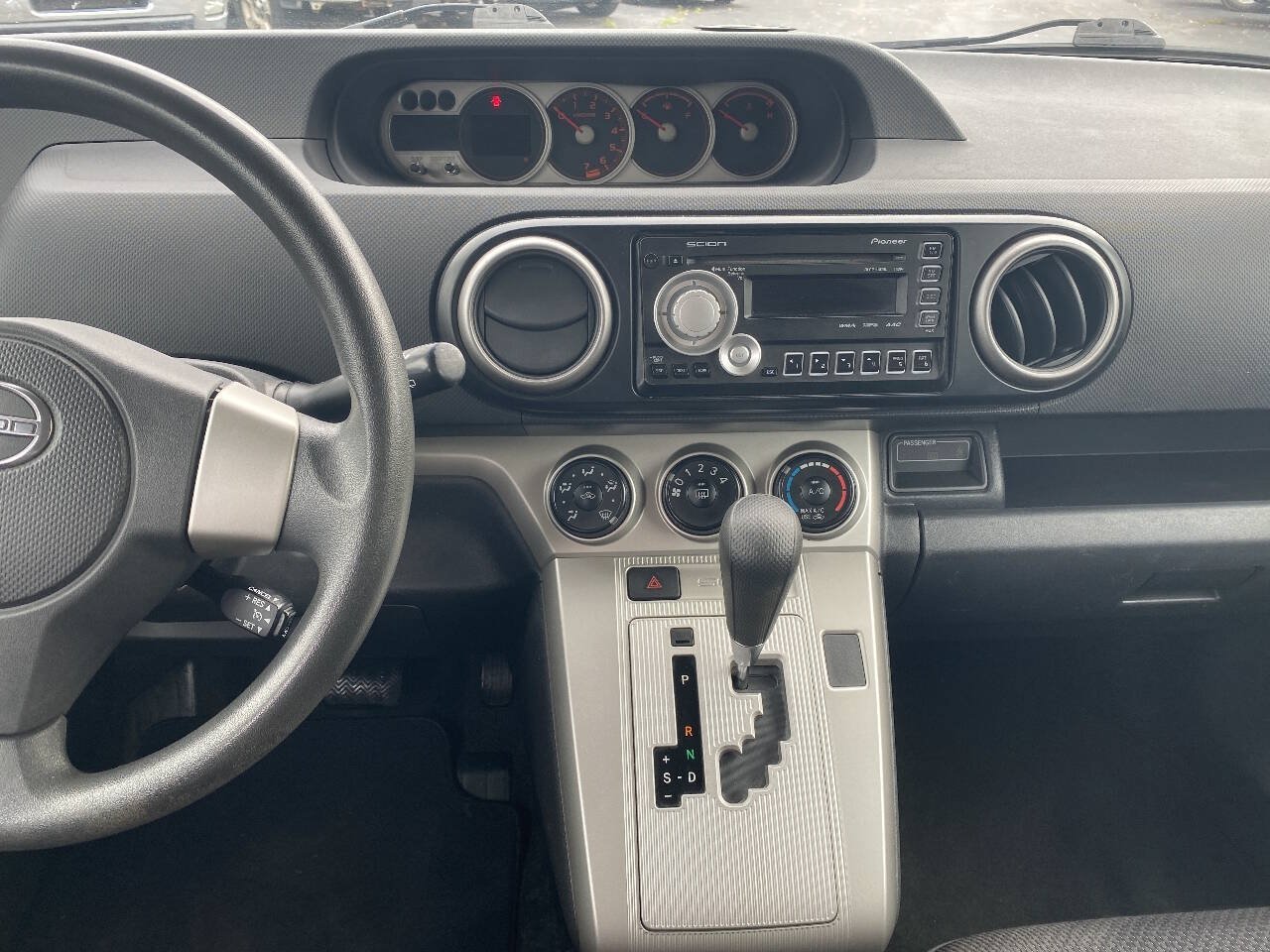 Used 2010 Scion xB FWD image 10