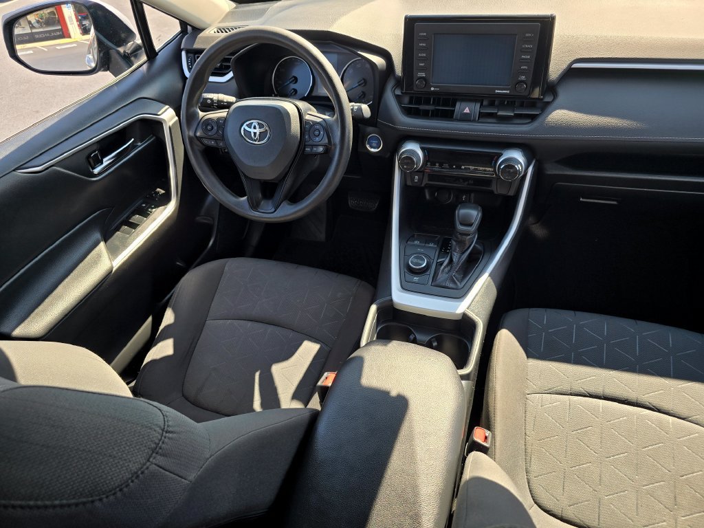 Used 2020 Toyota RAV4 XLE AWD/4WD image 17