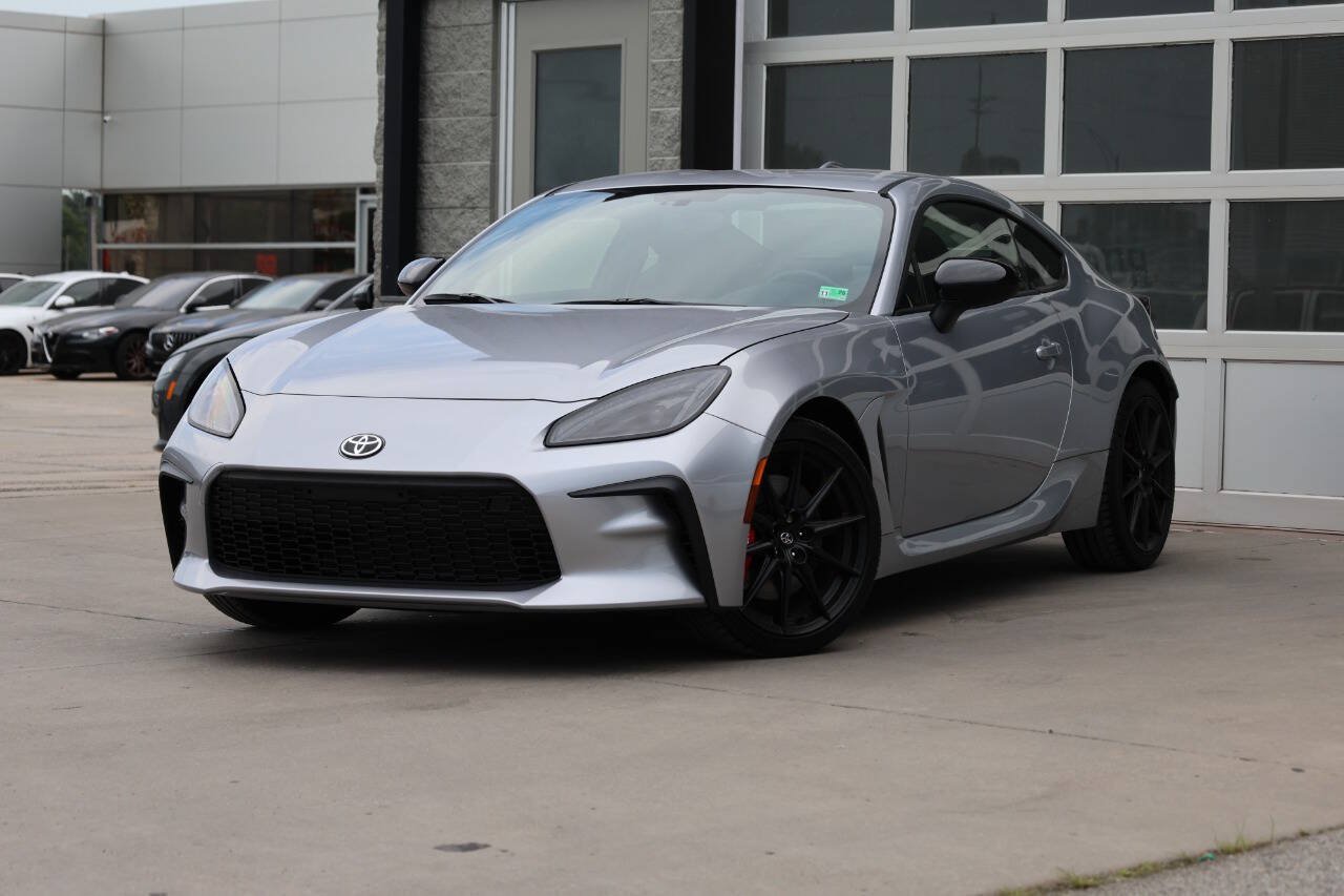 Used 2025 Toyota GR86 Premium w/ Performance Package RWD image 3