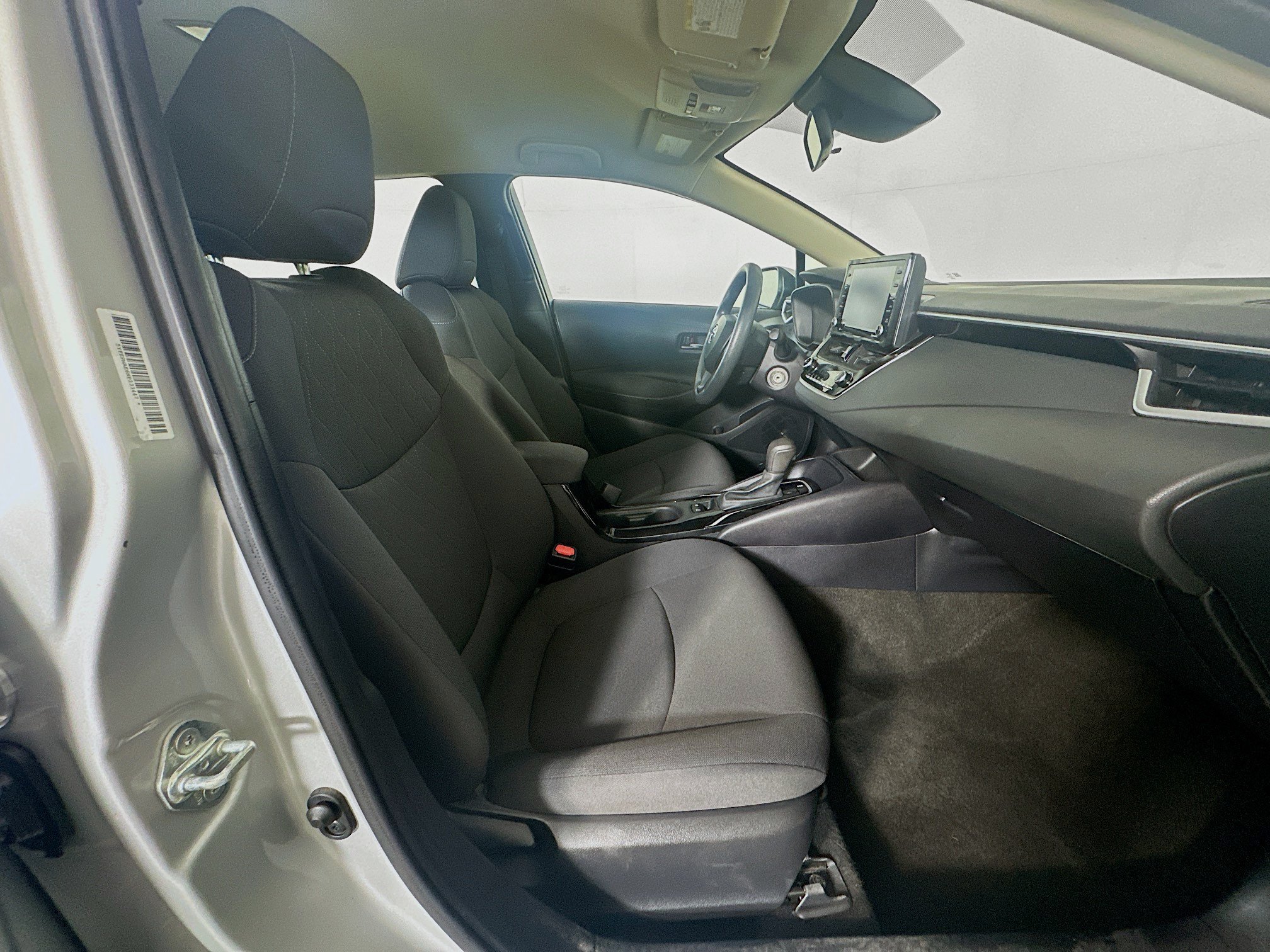 Used 2022 Toyota Corolla LE FWD image 29