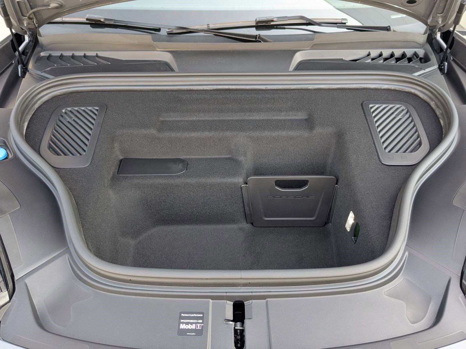 New 2026 Porsche Macan Electric RWD image 27