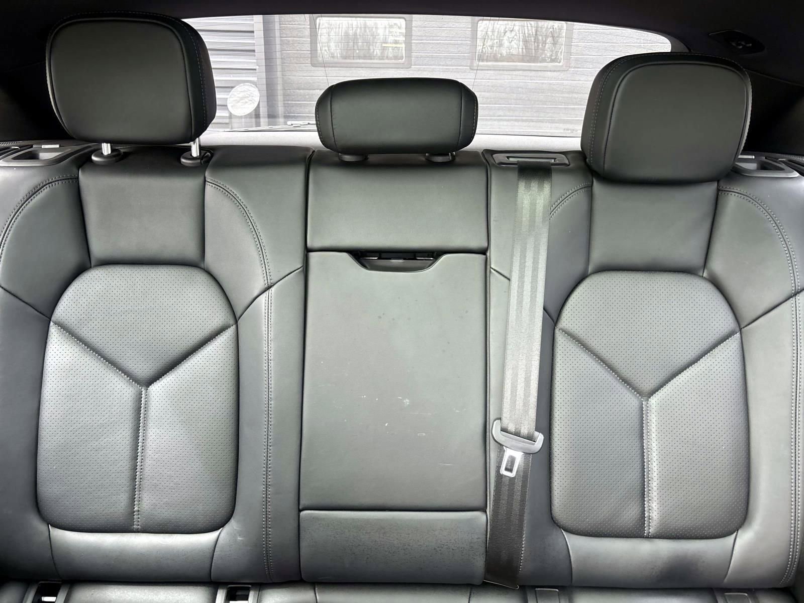 Used 2025 Porsche Macan Turbo image 38