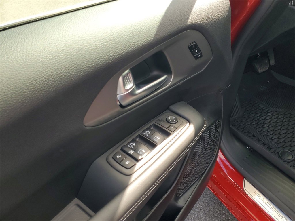 New 2025 Chrysler Pacifica Select image 6