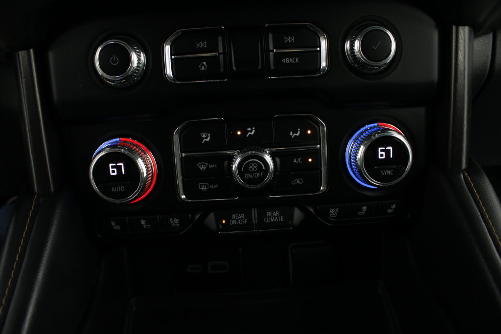 Used 2023 GMC Yukon XL AT4 w/ AT4 Premium Package AWD/4WD image 7