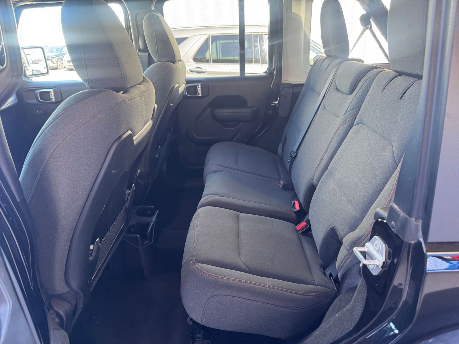 Used 2025 Jeep Wrangler Unlimited Rubicon image 25