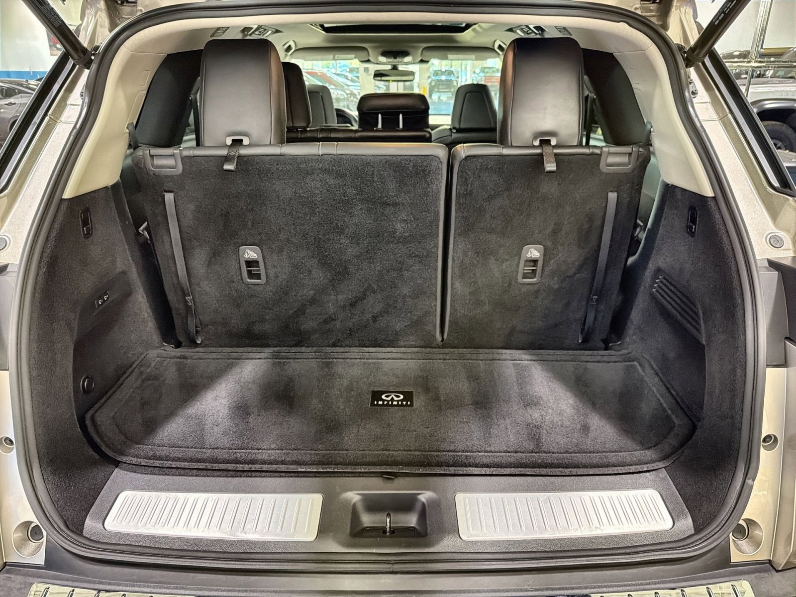 Used 2022 INFINITI QX60 Sensory w/ Cargo Package image 39