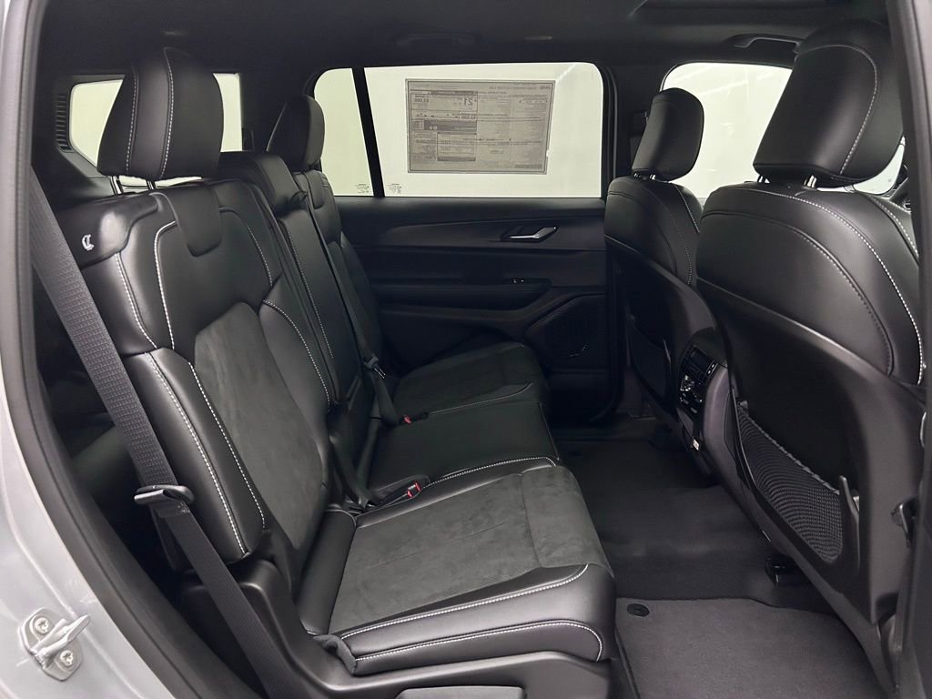 New 2025 Jeep Grand Cherokee L Altitude image 22