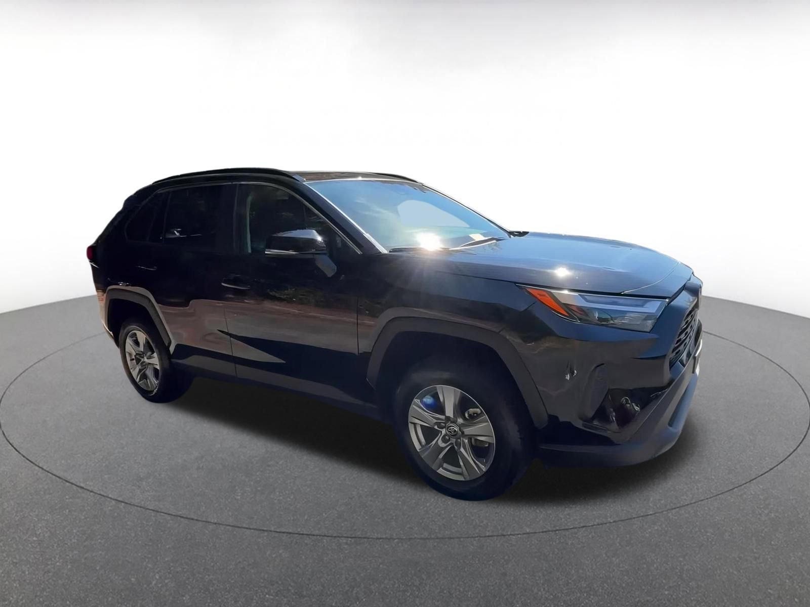 Used 2025 Toyota RAV4 XLE image 2