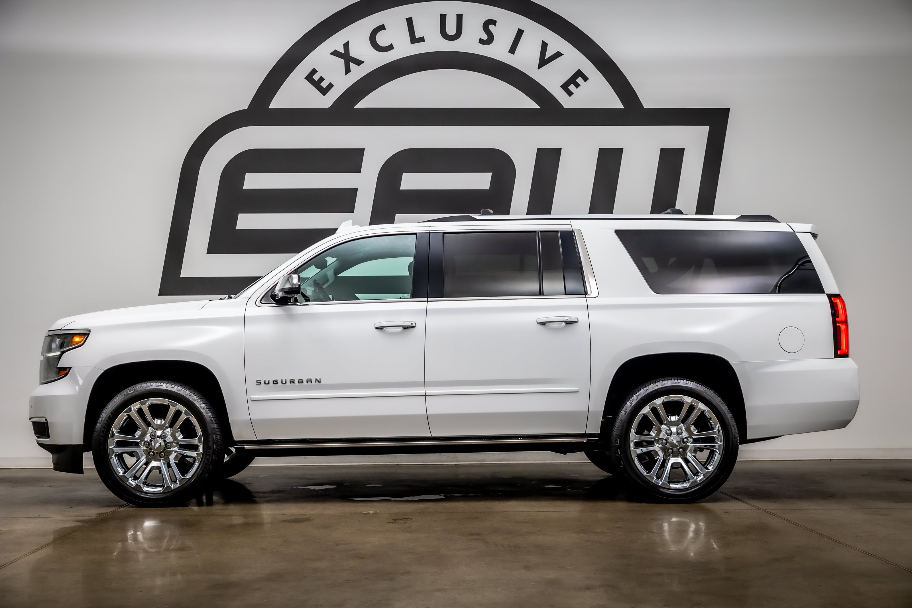 Used 2020 Chevrolet Suburban Premier w/ Premier Plus Edition RWD image 6