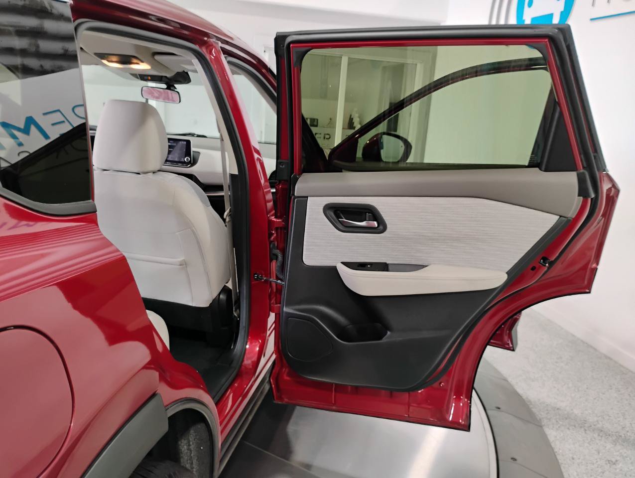 Used 2023 Nissan Rogue SV FWD image 69