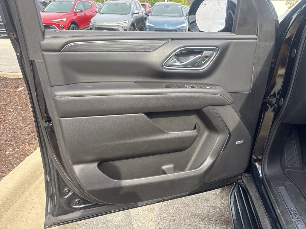 Used 2024 GMC Yukon XL SLT AWD/4WD image 8