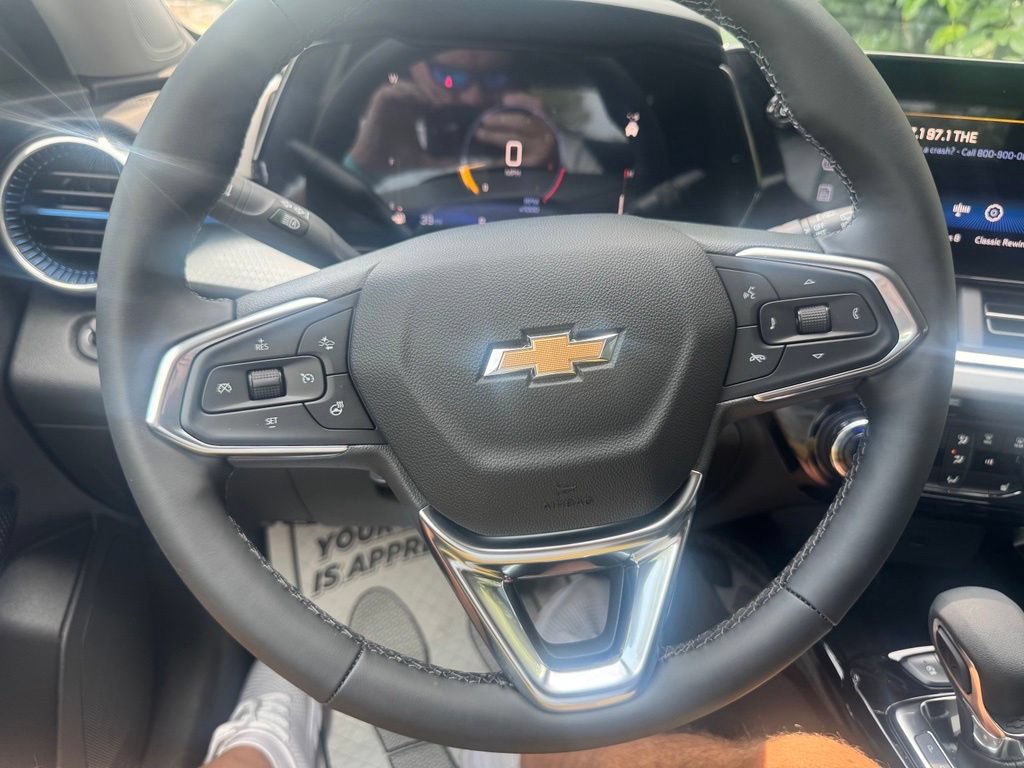 New 2026 Chevrolet Trax LT w/ LT Convenience Package FWD image 3