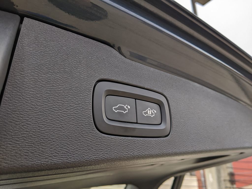 Used 2021 Volvo V60 T5 Momentum image 28