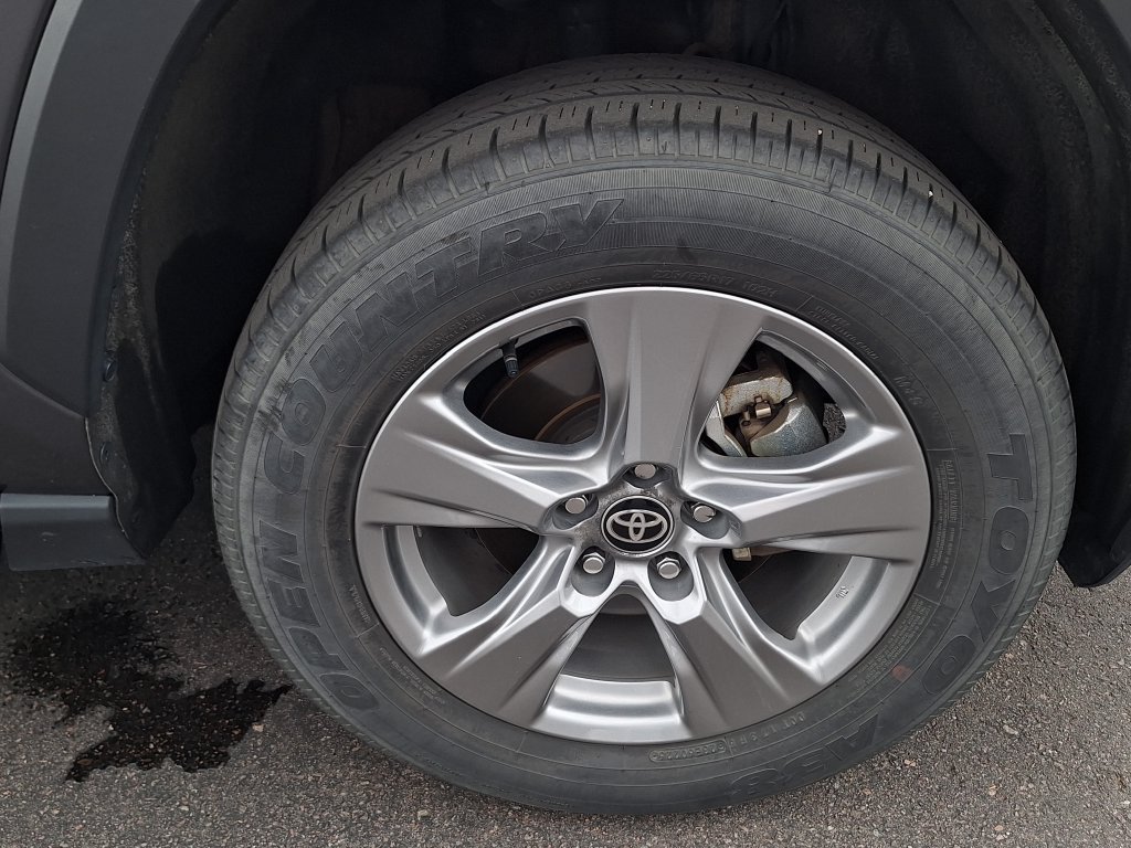 Used 2025 Toyota RAV4 XLE FWD image 28