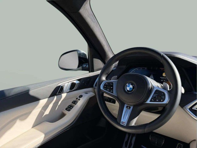 Used 2022 BMW X5 xDrive40i w/ M Sport Package image 12