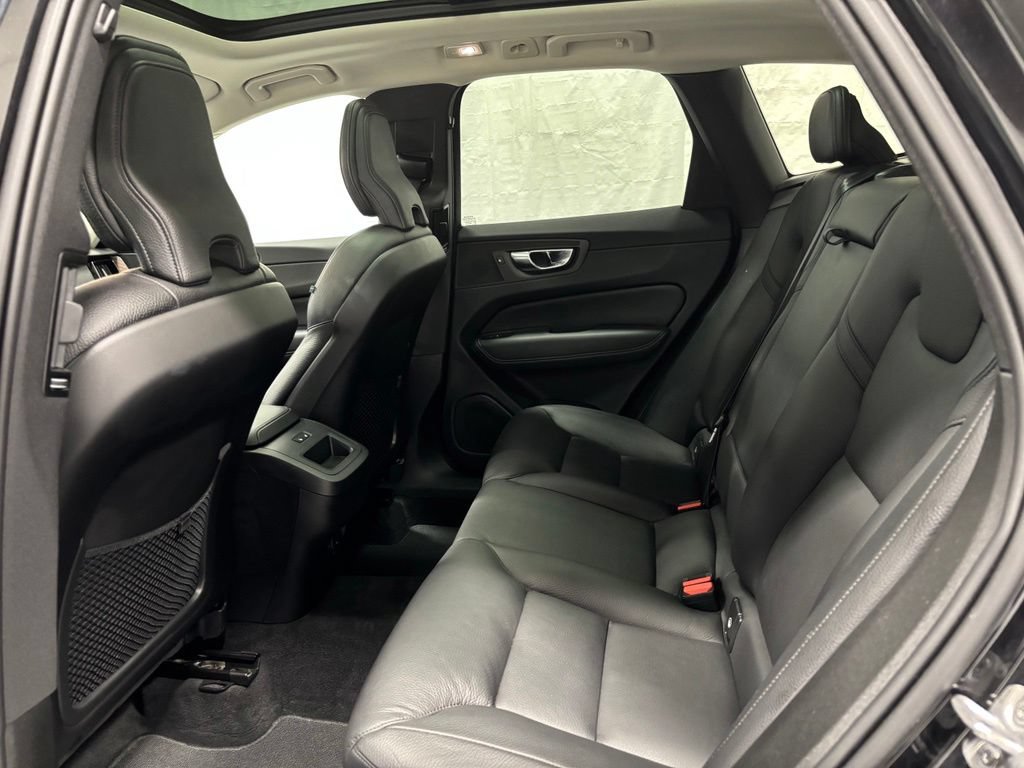 Used 2022 Volvo XC60 B5 Momentum w/ Climate Package AWD/4WD image 41