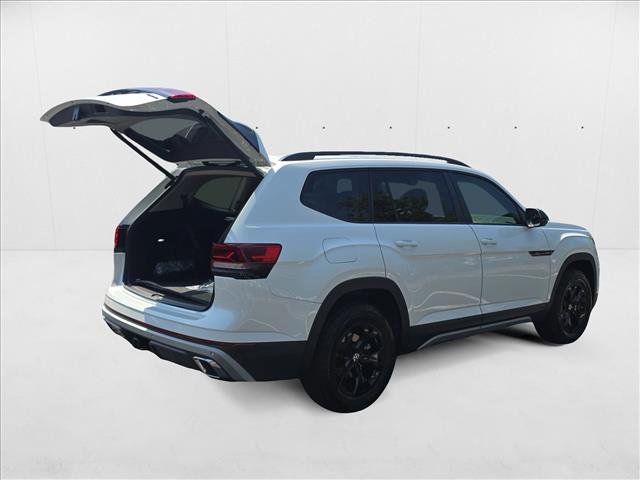 New 2026 Volkswagen Atlas Peak Edition image 2