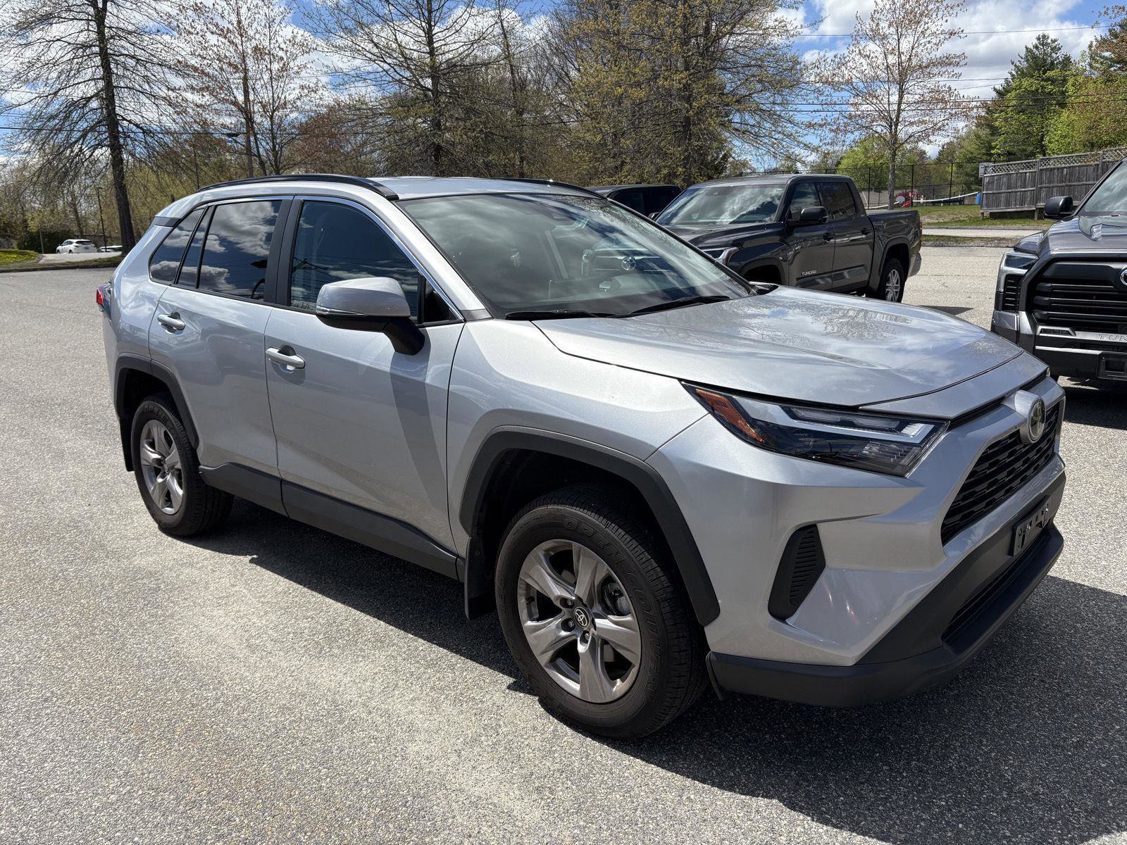 Used 2025 Toyota RAV4 XLE AWD/4WD image 1