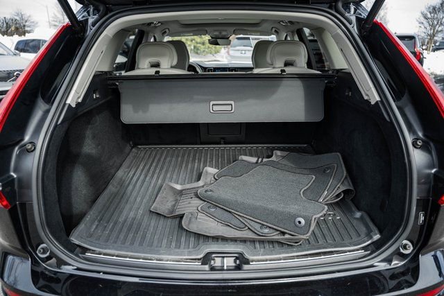 Used 2023 Volvo XC60 B5 Plus w/ Climate Package image 10
