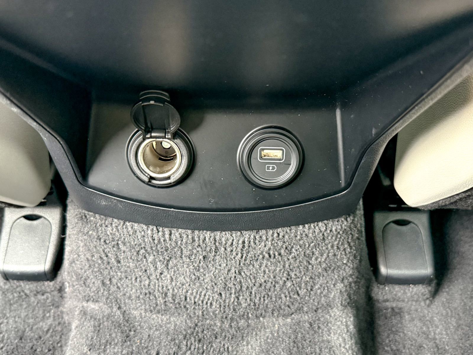 Used 2023 Kia Sorento S image 21