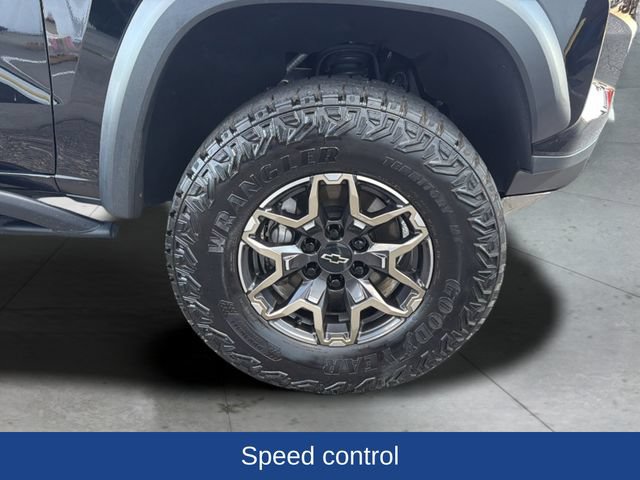 Used 2024 Chevrolet Colorado ZR2 w/ ZR2 Convenience Package III AWD/4WD image 29