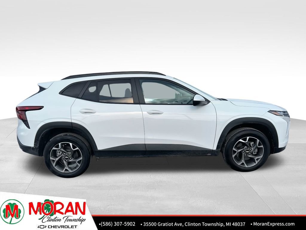 Certified 2025 Chevrolet Trax LT w/ Driver Confidence Package image 7