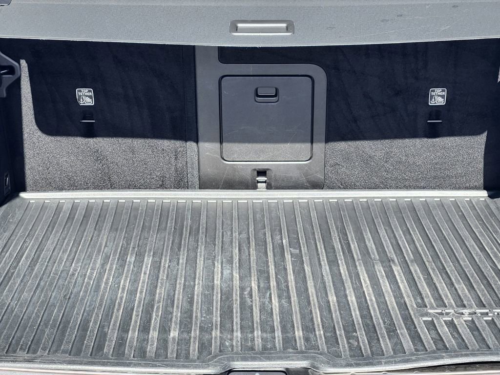 Used 2023 Volvo XC60 B5 Plus image 24