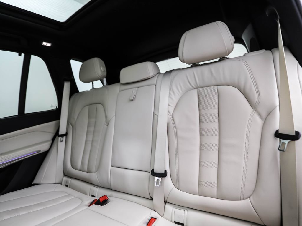 Used 2021 BMW X5 xDrive40i w/ M Sport Package image 22